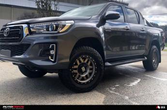 TOYOTA HILUX 4WD MACHETE XD MACHINED FACE W BLACK RING